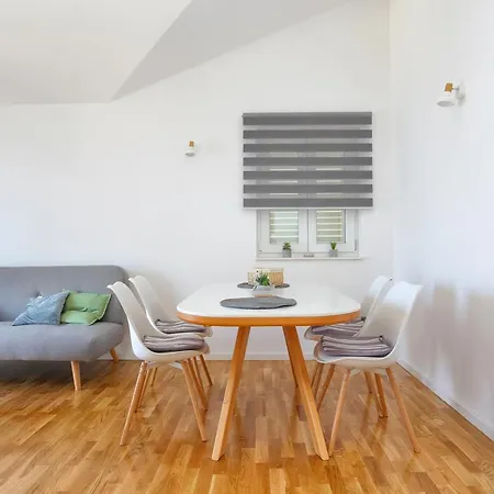 Guest house And With Parking Space - 19786 Rogoznica (Sibenik-Knin)