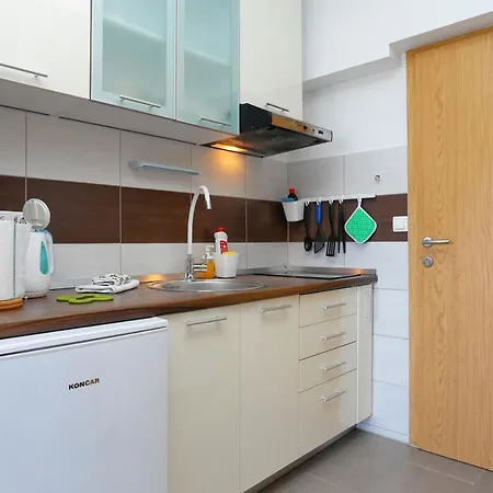 And With Parking Space - 19786 3* Rogoznica (Sibenik-Knin)