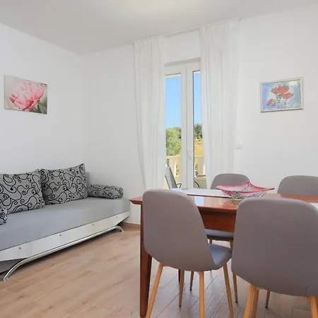 And With Parking Space - 19786 Guest house 3*