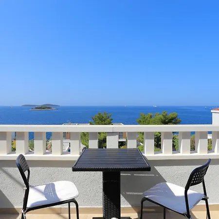 And With Parking Space - 19786 Guest house 3*