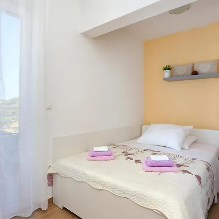 Guest house And With Parking Space - 19786 3*