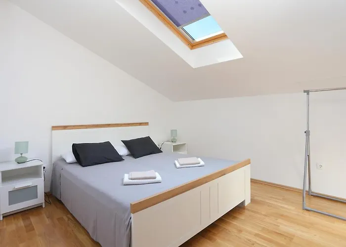 And With Parking Space - 19786 Gasthuis Rogoznica (Sibenik-Knin)